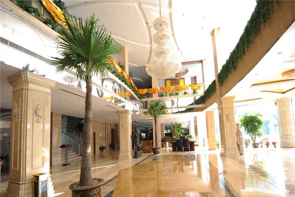 大厅  武汉盆栽植物租摆办公室上门养护别墅家庭花草树木造景绿植租赁